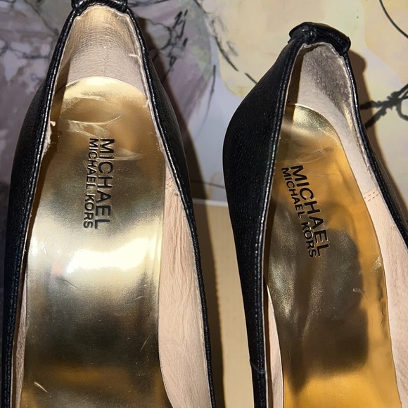 🔥🔥🔥MICHAEL KORS HEELS 👠 - Picture 5 of 9